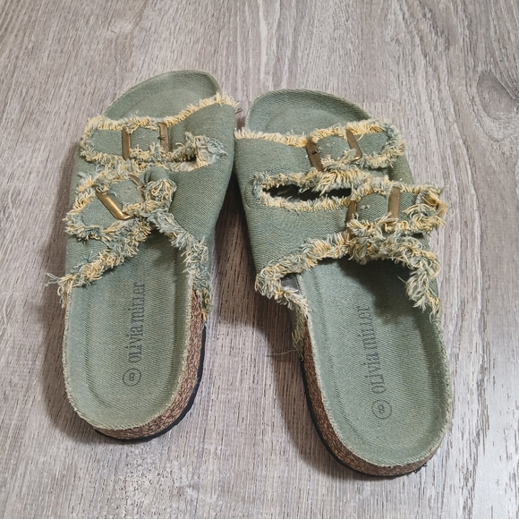 Olivia Miller Green/olive Frayed Buckle Sandals/slide On. Size 8. - Picture 6 of 7